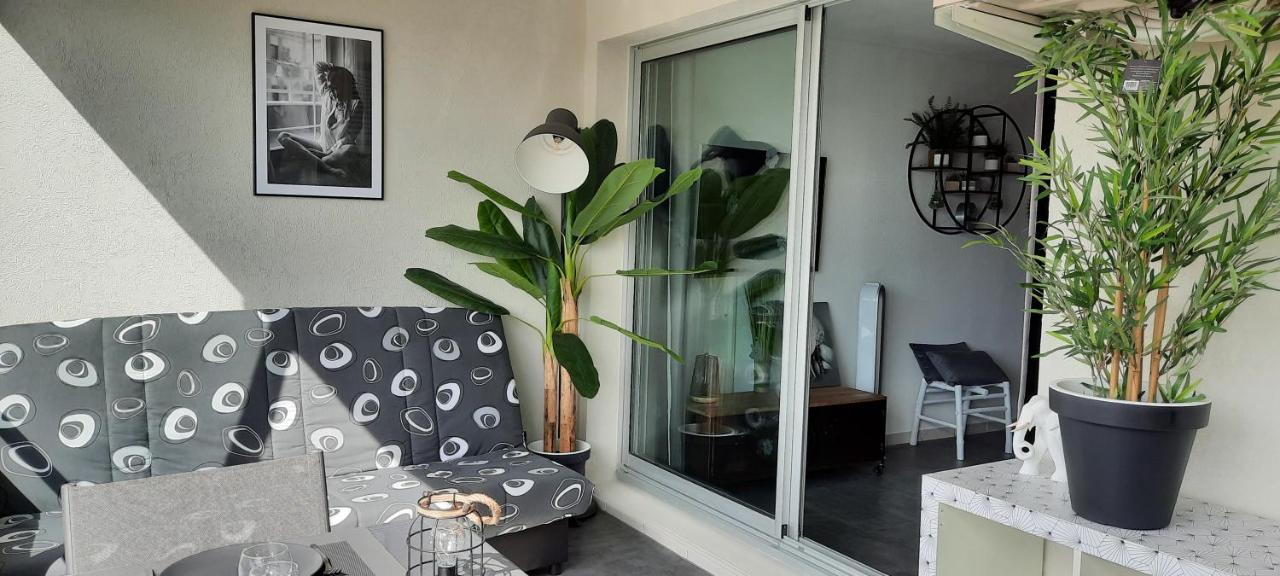 Charmant T2 Vue Marina Plages A Pied Sete Ngoại thất bức ảnh